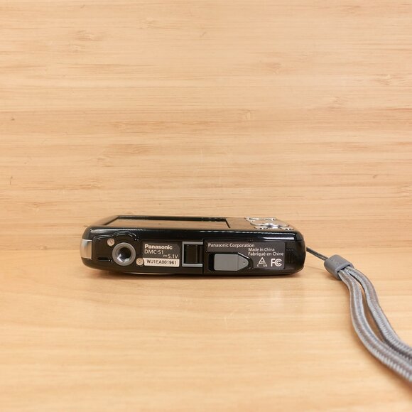 Panasonic Lumix DMC-S1 / 12.1MP Compact Digital Camera / Black - Picture 6 of 7